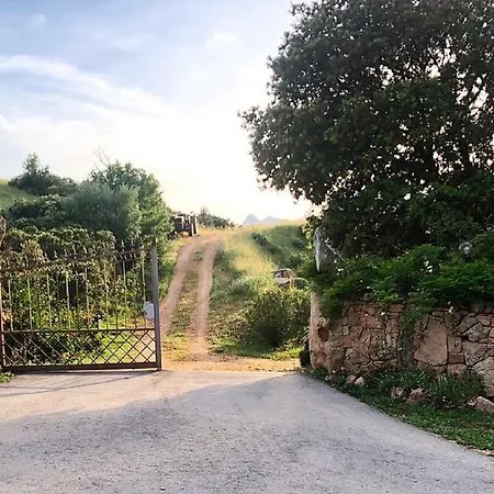 Farm Gli Oleandri Loiri Porto San Paolo